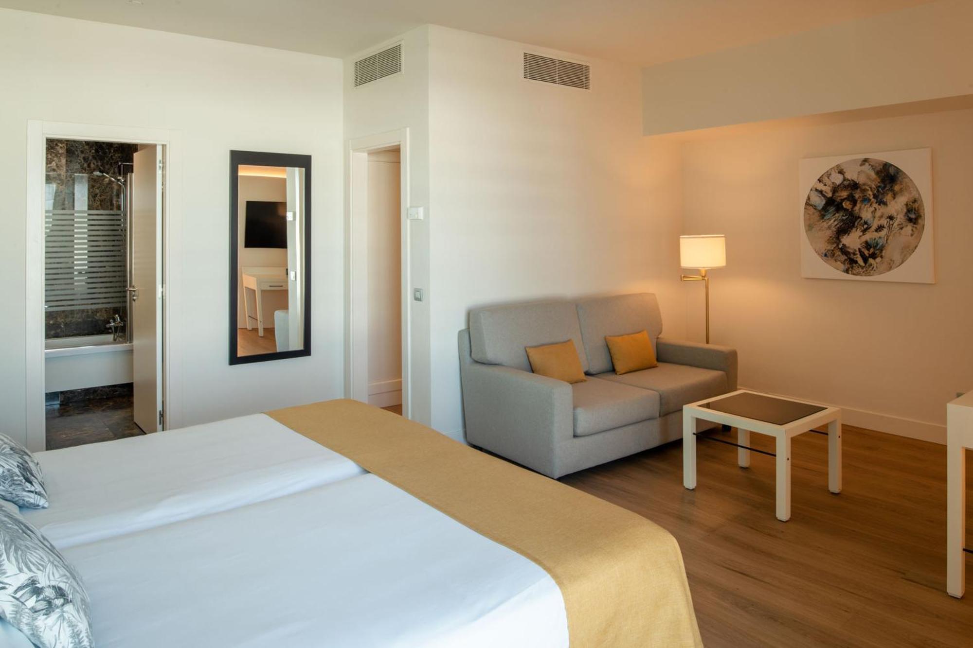 Arrecife Gran Hotel & Spa Екстер'єр фото A room at the hotel