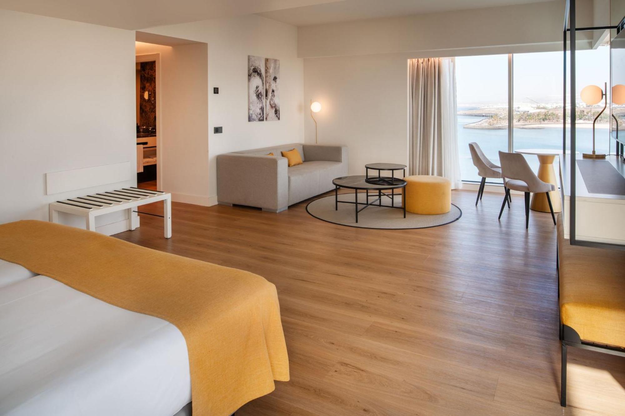 Arrecife Gran Hotel & Spa Екстер'єр фото A room at the hotel