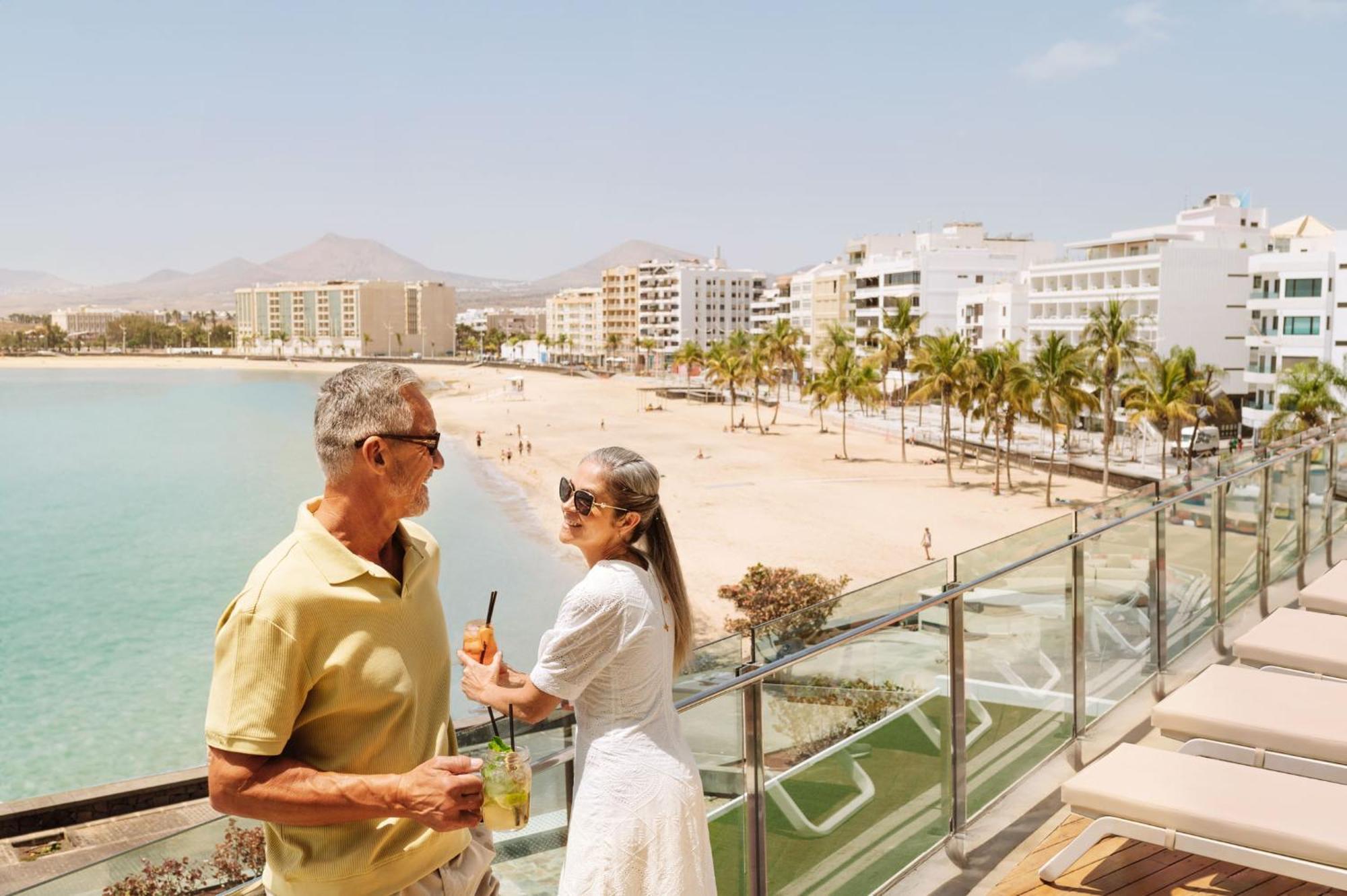 Arrecife Gran Hotel & Spa Екстер'єр фото Tourists on Fuerteventura